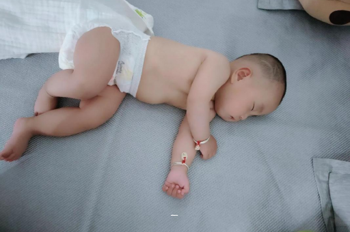 保亭宝宝总是摇头怎么回事